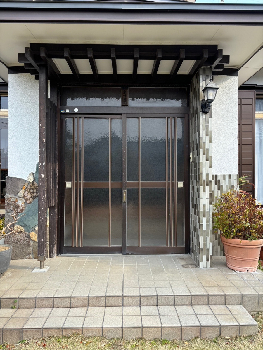 とりい建具の玄関引戸 取替の施工前の写真1