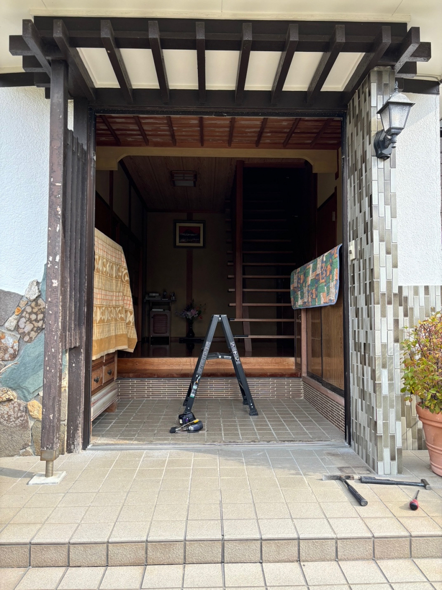 とりい建具の玄関引戸 取替の施工前の写真2