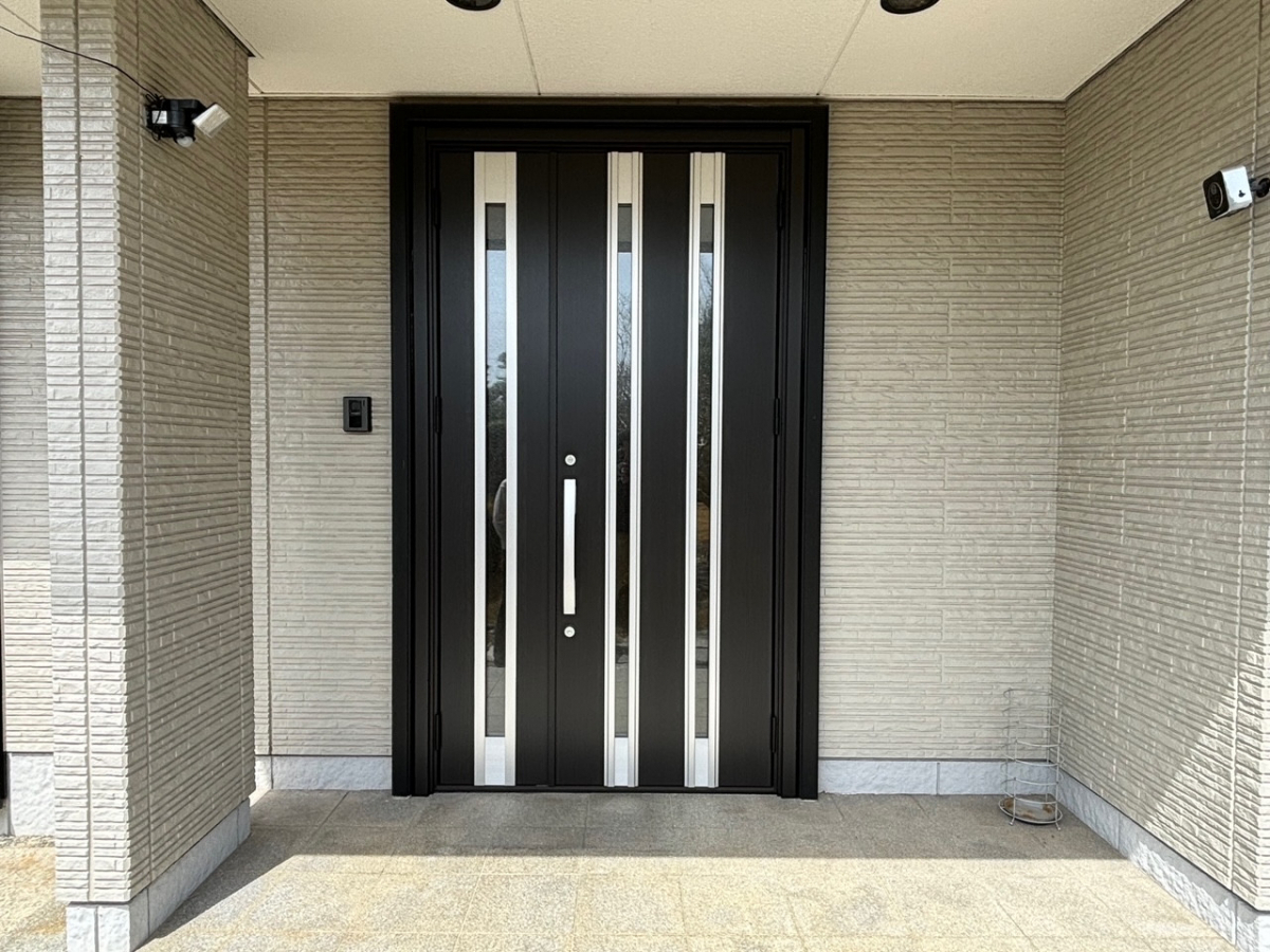 とりい建具の玄関ドア　取替の施工後の写真1