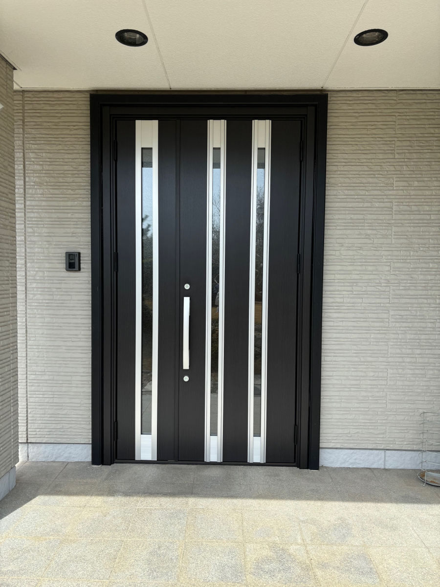 とりい建具の玄関ドア　取替の施工後の写真2