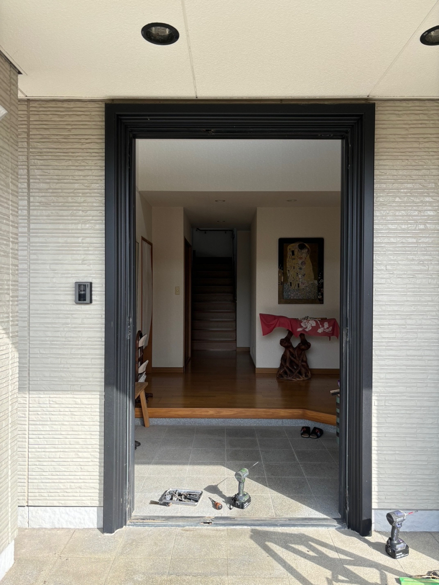 とりい建具の玄関ドア　取替の施工前の写真2