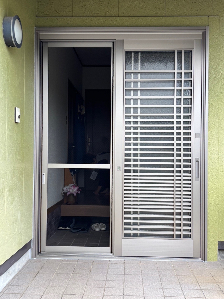 とりい建具の玄関カバー工法の施工後の写真2
