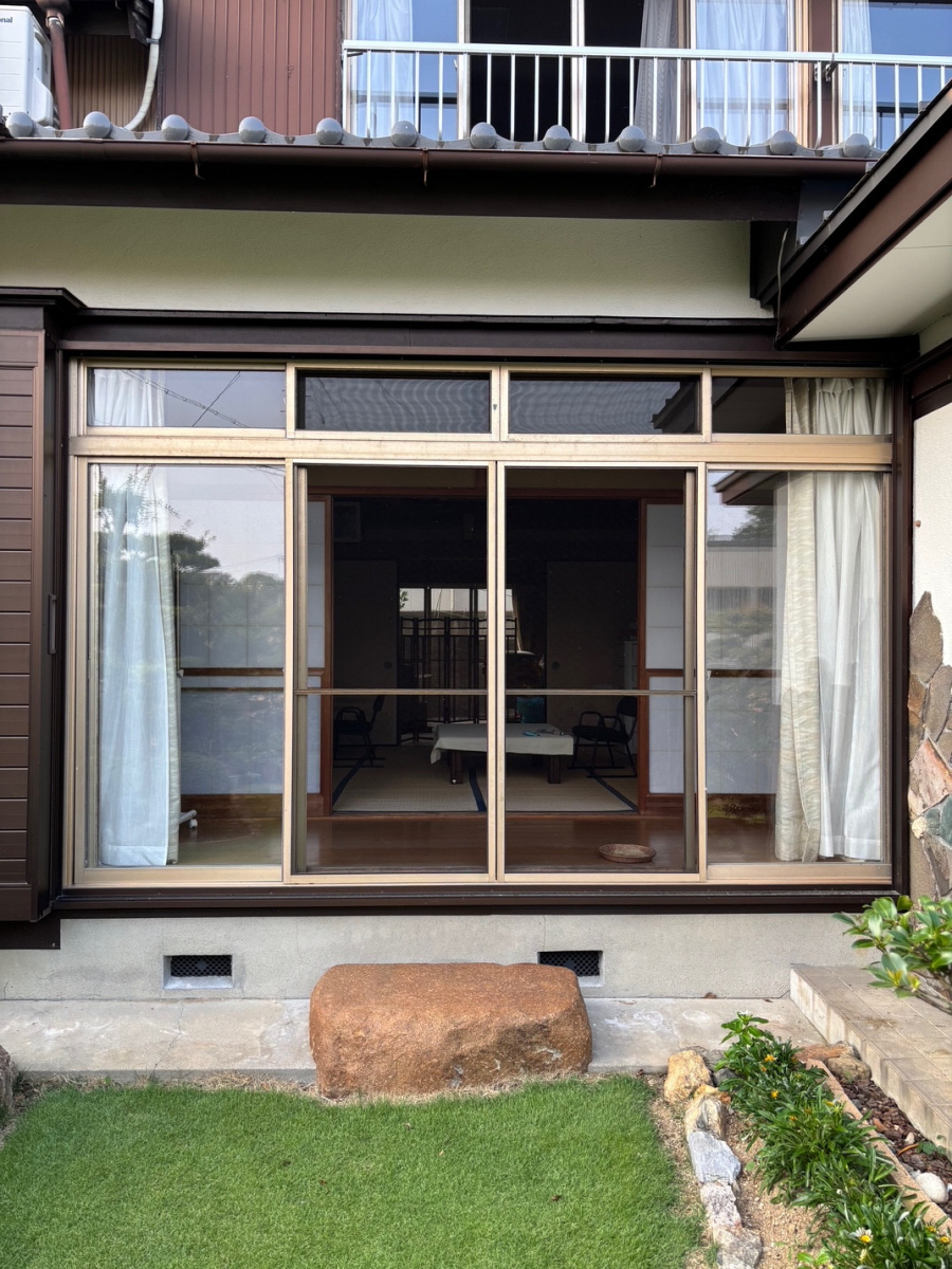 とりい建具の古いサッシをカバー工法で一新！快適な住まいへの施工前の写真2