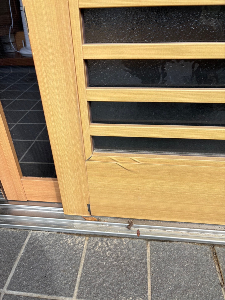 とりい建具の毎日の悩みを解決。玄関カバー工法。の施工前の写真2