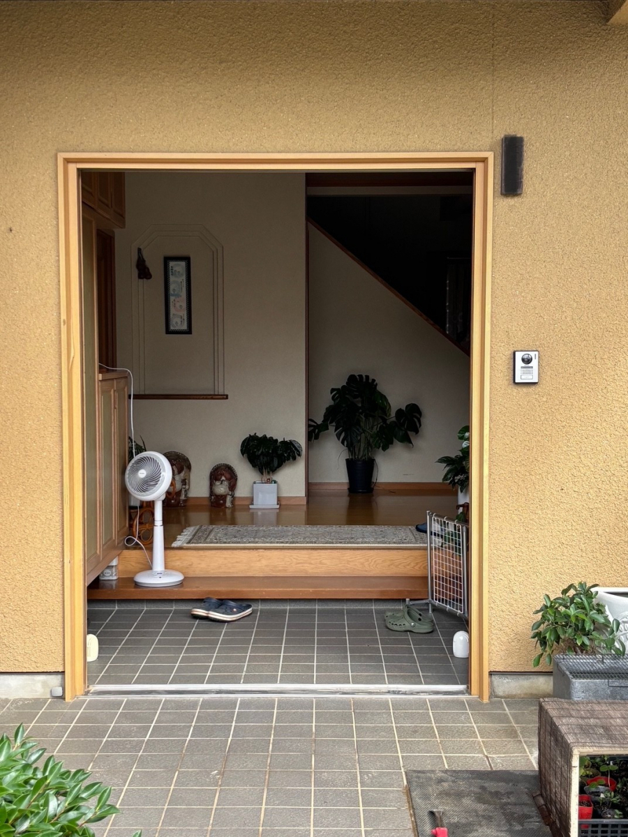 とりい建具の毎日の悩みを解決。玄関カバー工法。の施工前の写真3