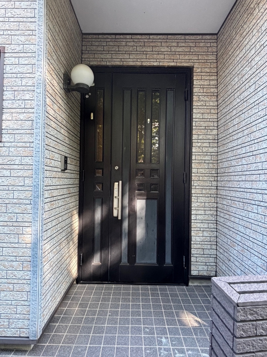 とりい建具の玄関取替＆Familockで楽々‼️の施工前の写真2