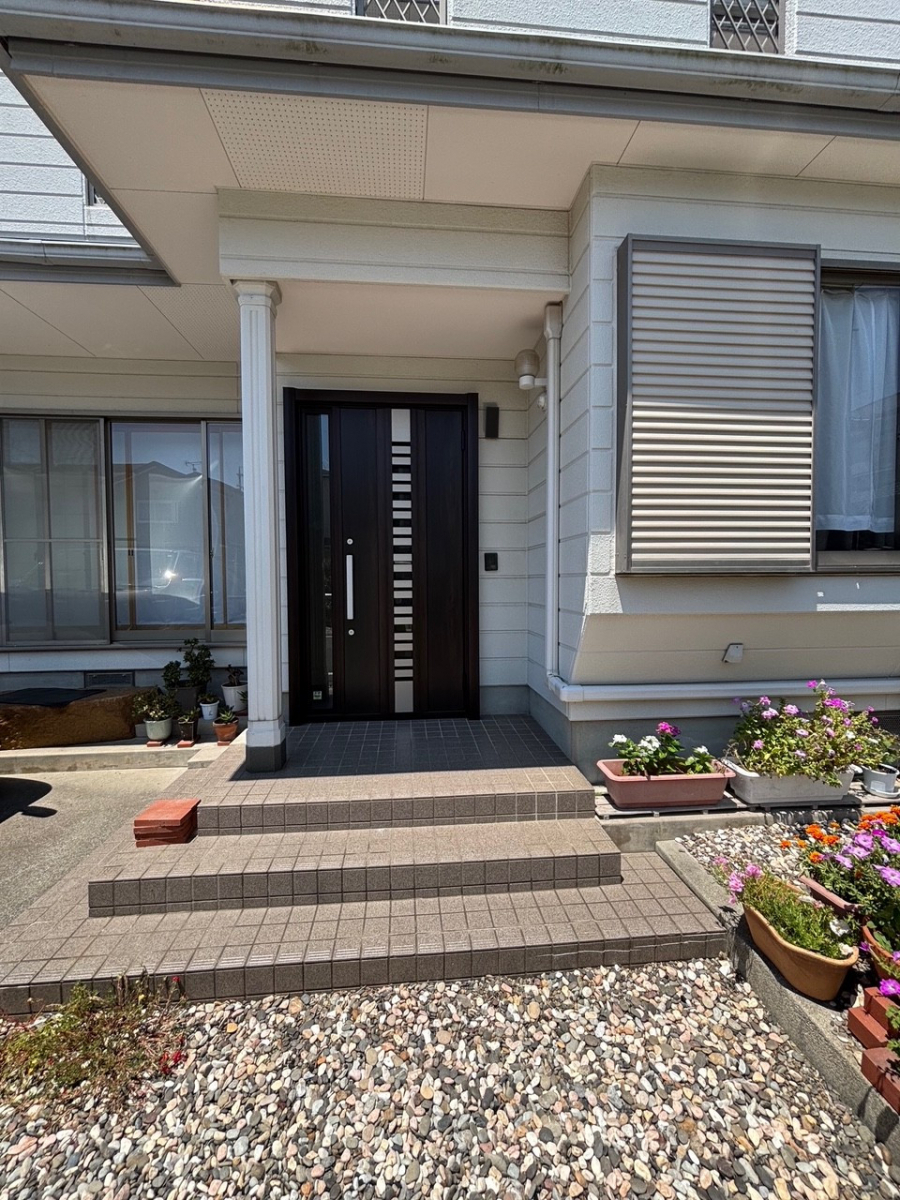 とりい建具のおしゃれに玄関リフォーム!の施工後の写真2