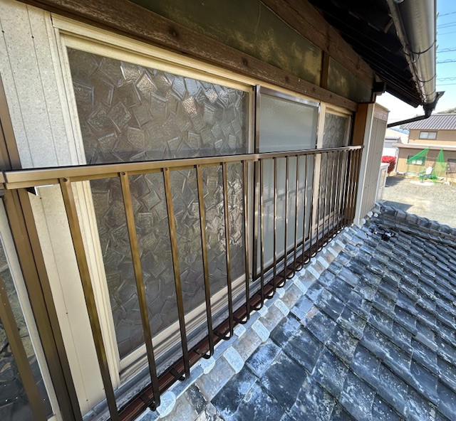 Kーアルミのベランダ手すりの取り付け工事の施工後の写真1