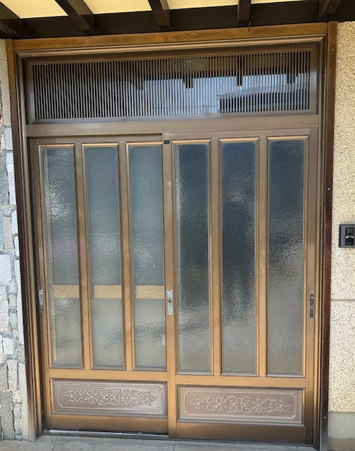 Kーアルミのリシェント玄関引き戸工事をさせていただきましたの施工前の写真1