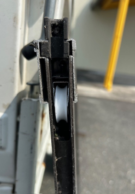 Kーアルミの引き戸の戸車交換の施工後の写真2