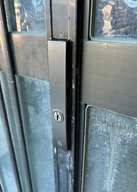 Kーアルミの玄関引戸錠の取替工事の施工後の写真1