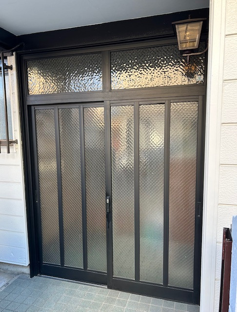 Kーアルミのリシェント玄関引き戸工事をさせていただきました。の施工前の写真1