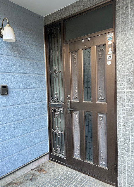 Kーアルミのリシェント玄関ドア取替工事をさせていただきました。の施工前の写真1