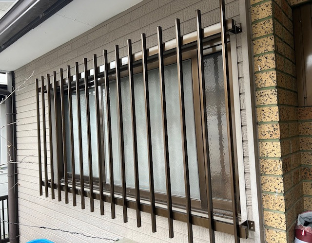 Kーアルミの後付け面格子の取り付け工事の施工後の写真1