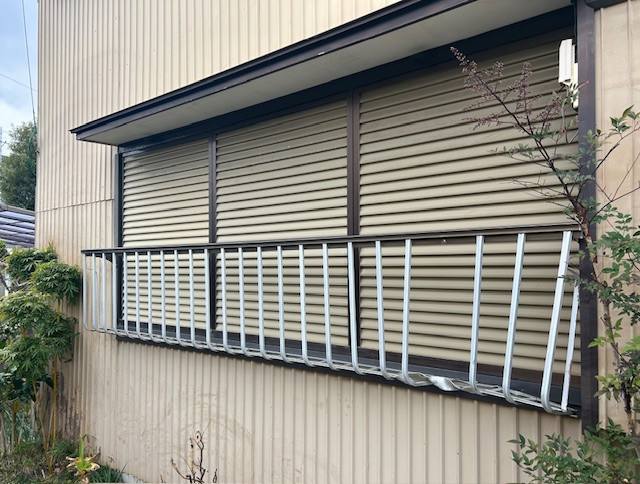 Kーアルミの手すりの取替工事をさせていただきましたの施工前の写真1