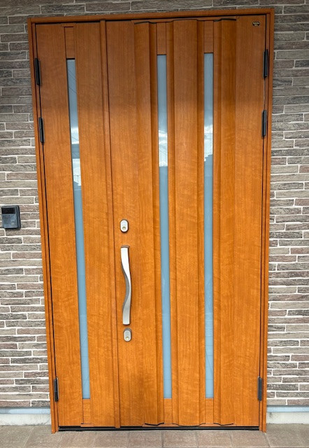 Kーアルミのリシェント玄関ドア取替工事をさせていただきましたの施工前の写真1