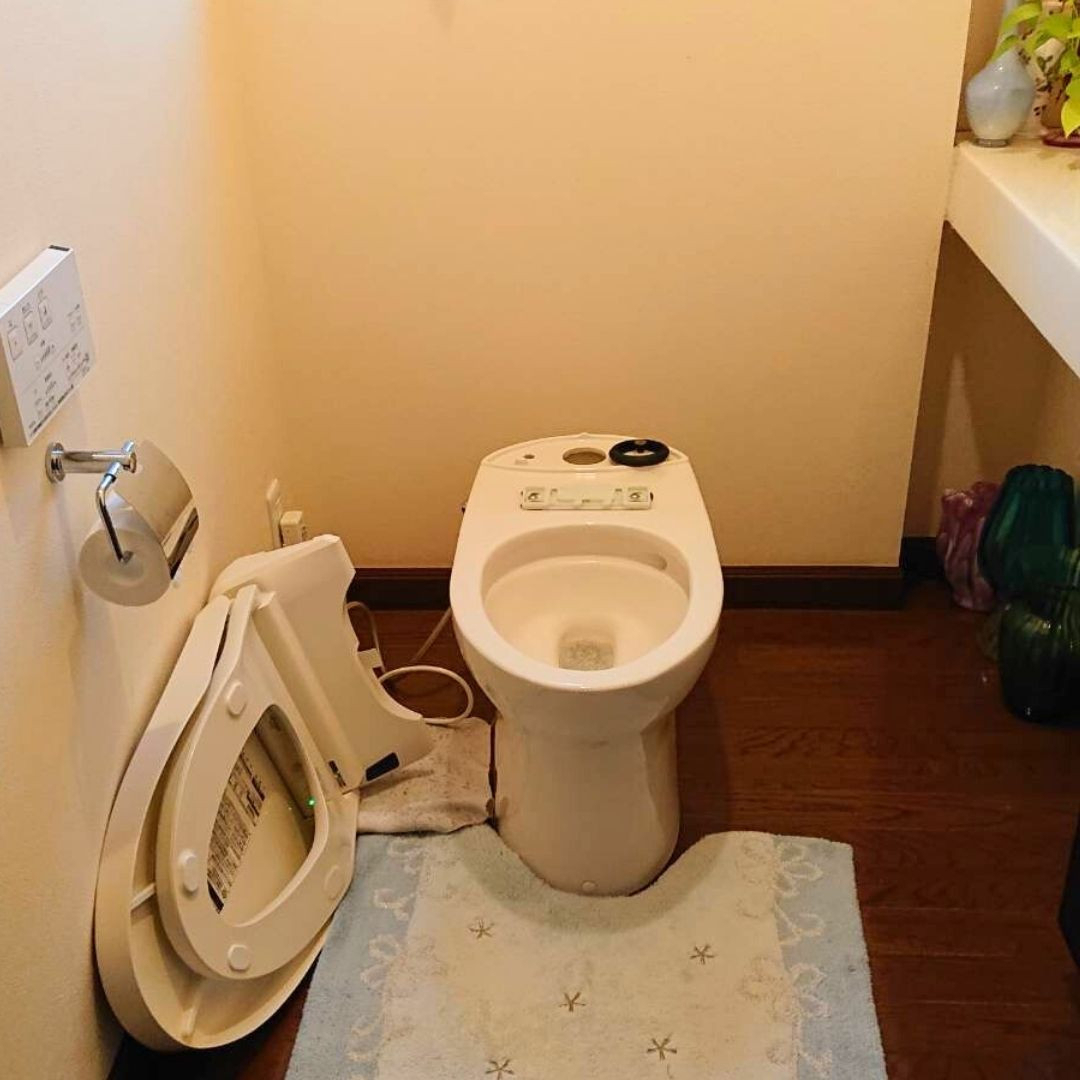 住まいるサポートの高崎市 トイレロータンク修理の施工前の写真2