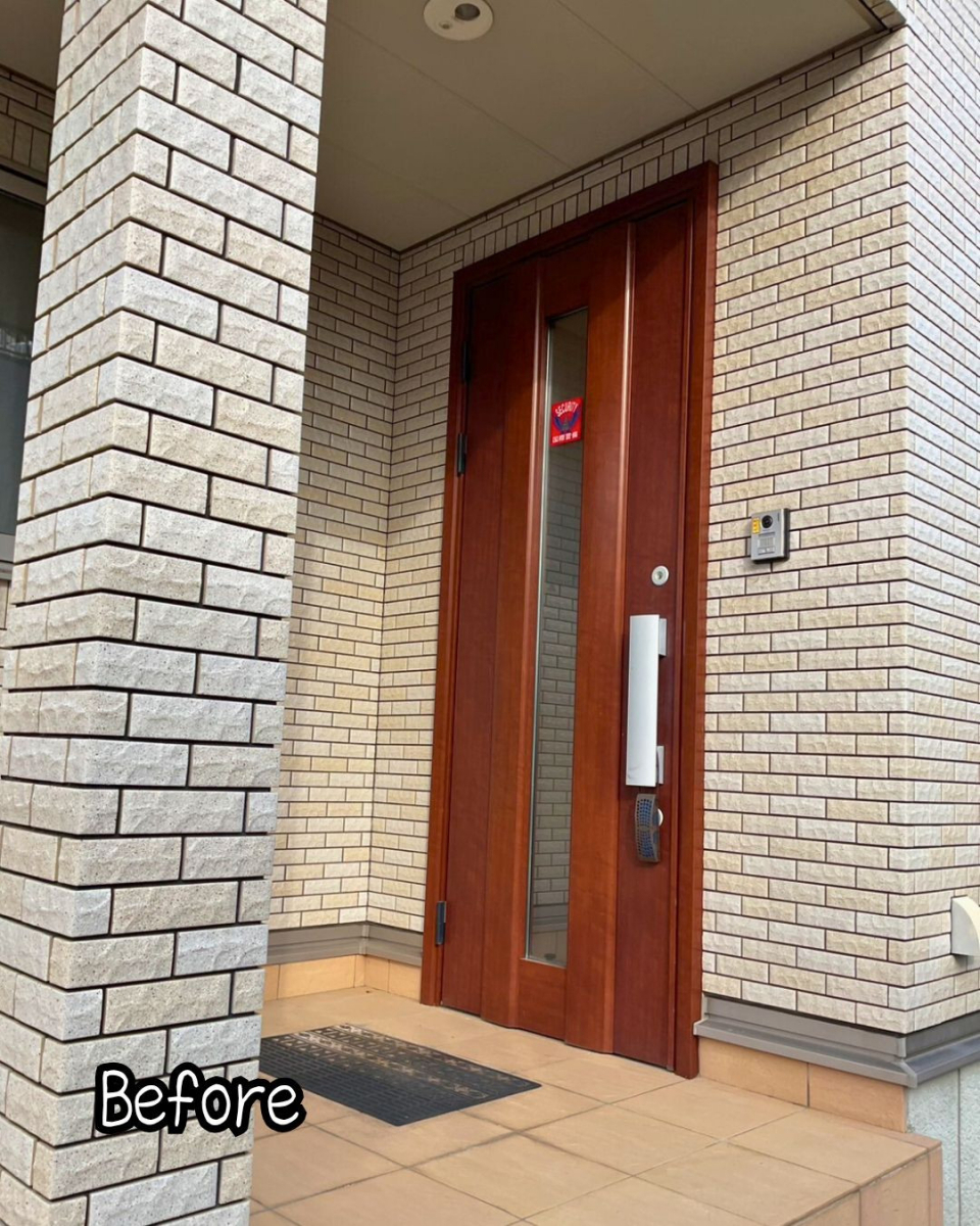 住まいるサポートの高崎市　玄関ドア交換　電気錠で施錠が簡単！防犯で安心の年街年始を！の施工前の写真1