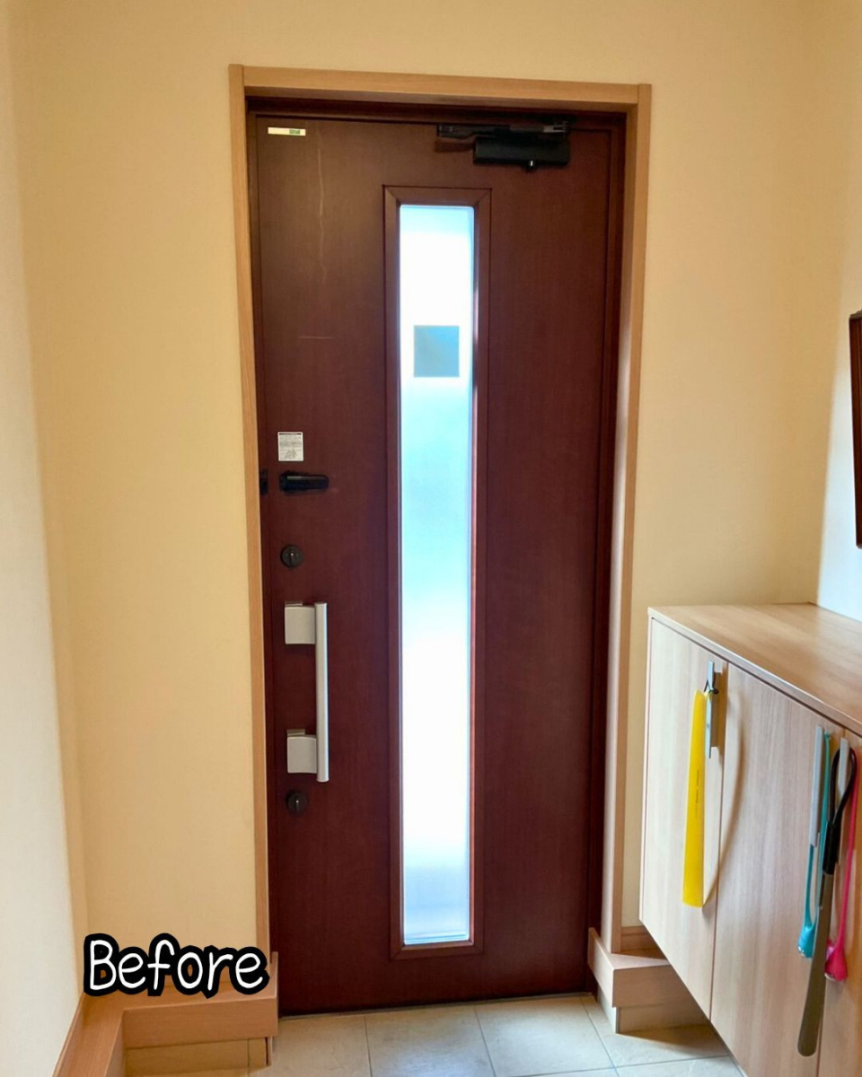 住まいるサポートの高崎市　玄関ドア交換　電気錠で施錠が簡単！防犯で安心の年街年始を！の施工前の写真2