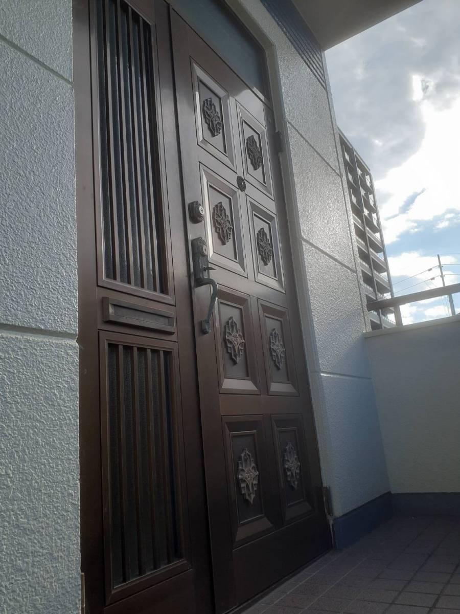 二宮トーヨー住器のリシェント玄関ドア★の施工前の写真1