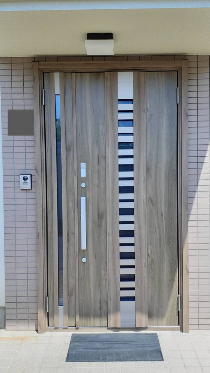 二宮トーヨー住器のリシェント玄関ドア★の施工後の写真1