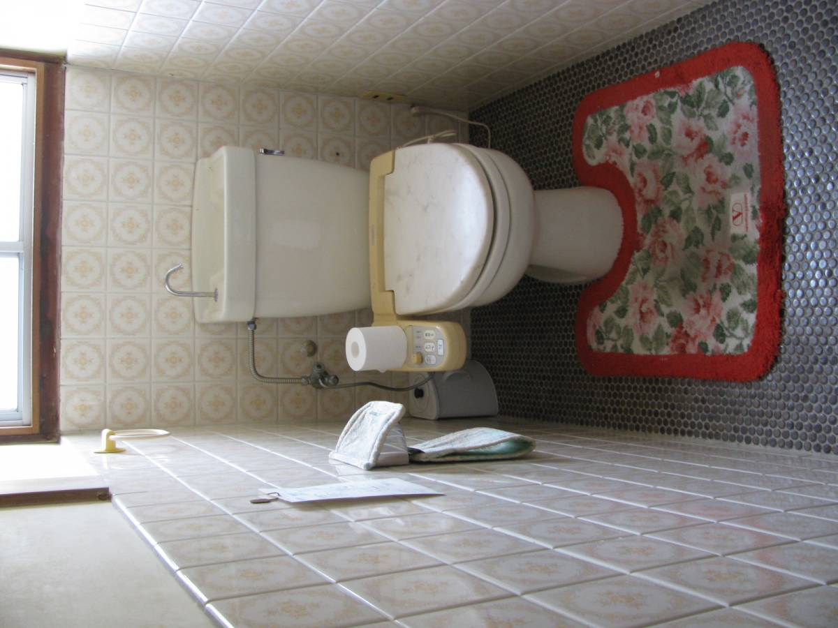 二宮トーヨー住器のトイレ改修工事の施工前の写真1