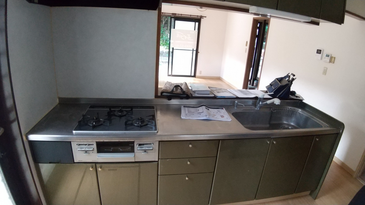 二宮トーヨー住器の【キッチンリフォーム】部分リフォームもお任せ!最近機種へ交換工事の施工前の写真2