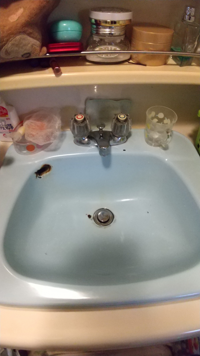 二宮トーヨー住器の【ピアラ】イマドキなデザインに！おしゃれな洗面化粧台の施工前の写真2