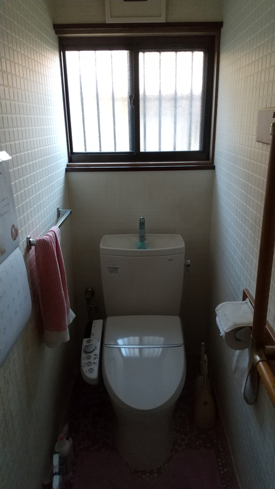 二宮トーヨー住器の【トイレリフォーム】節水効果絶大！　新しいおトイレで快適にの施工前の写真1