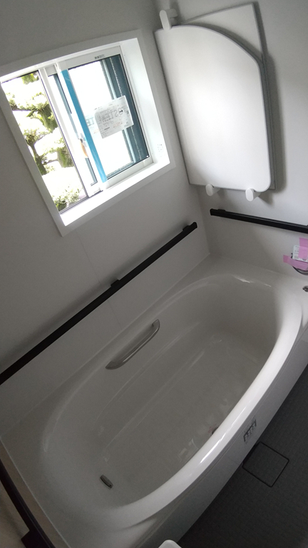 二宮トーヨー住器の【浴室リフォーム】使いやすさを追求！安全で便利なお風呂の施工後の写真3
