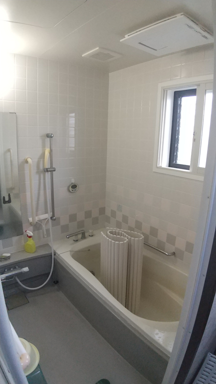 二宮トーヨー住器の【浴室リフォーム】使いやすさを追求！安全で便利なお風呂の施工前の写真1
