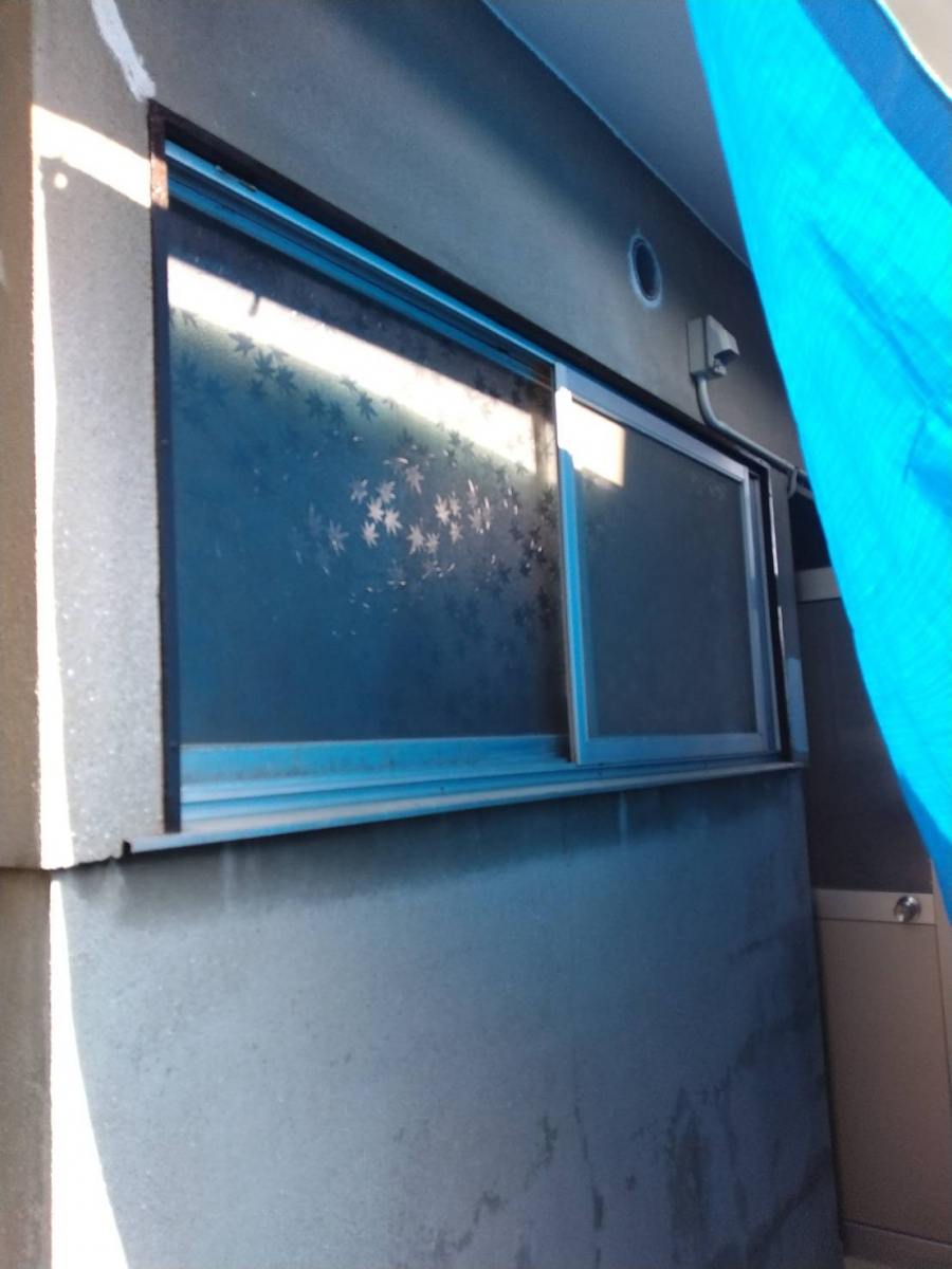 二宮トーヨー住器の【外窓工事】リプラスで窓を新しく!断熱効果もバッチリの施工前の写真1
