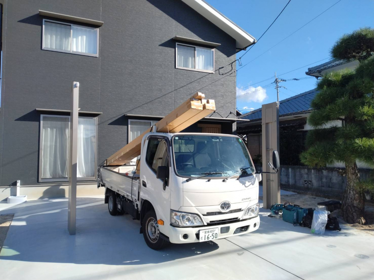 二宮トーヨー住器の【施工事例】スタイリッシュで実用的!LIXILのカーポート「アーキフラン」を設置しました🚙|松山市の施工前の写真2