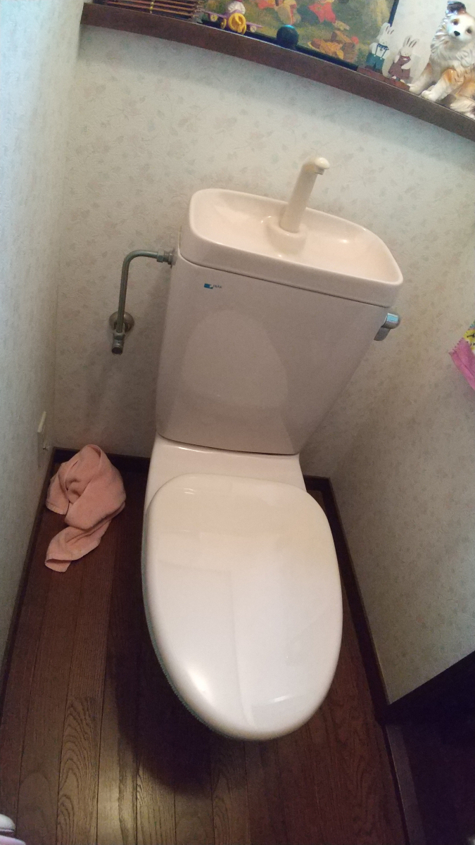 二宮トーヨー住器の【トイレリフォーム】機能面向上で快適なトイレ生活の施工前の写真1