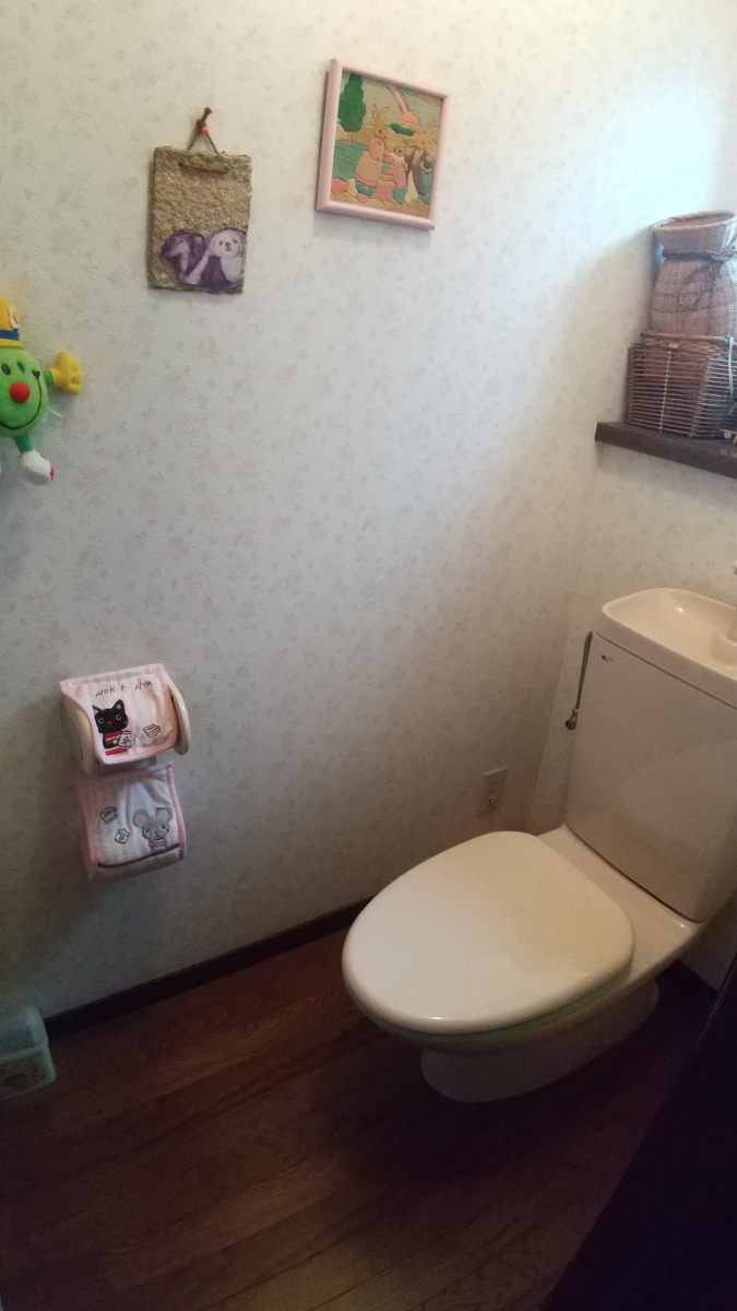 二宮トーヨー住器の【トイレリフォーム】機能面向上で快適なトイレ生活の施工前の写真2
