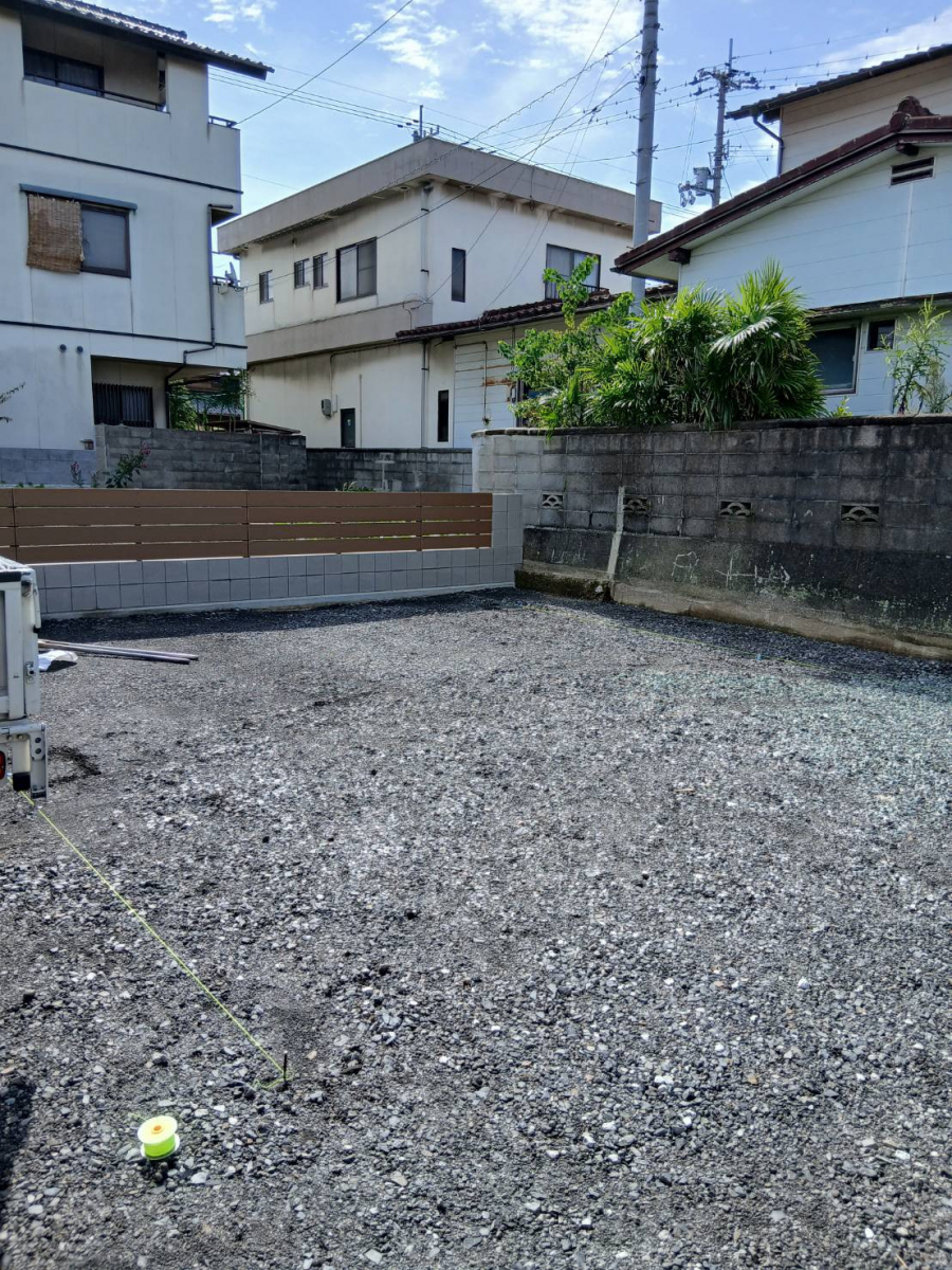 二宮トーヨー住器の【雨の日も安心🌞】LIXILカーポート「ネスカ」で快適な駐車スペースに✨の施工前の写真1