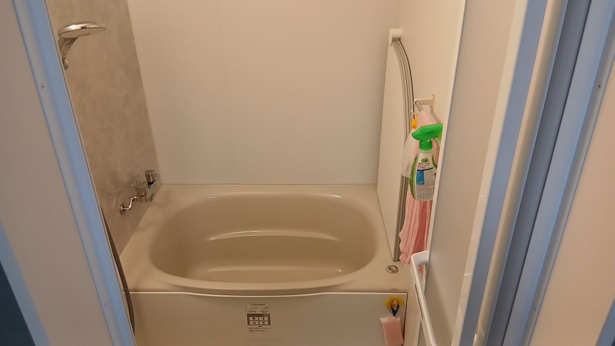 二宮トーヨー住器の【浴室リフォーム】浴室をシンプルに、使いやすさを意識したお風呂【リデア】の施工後の写真2