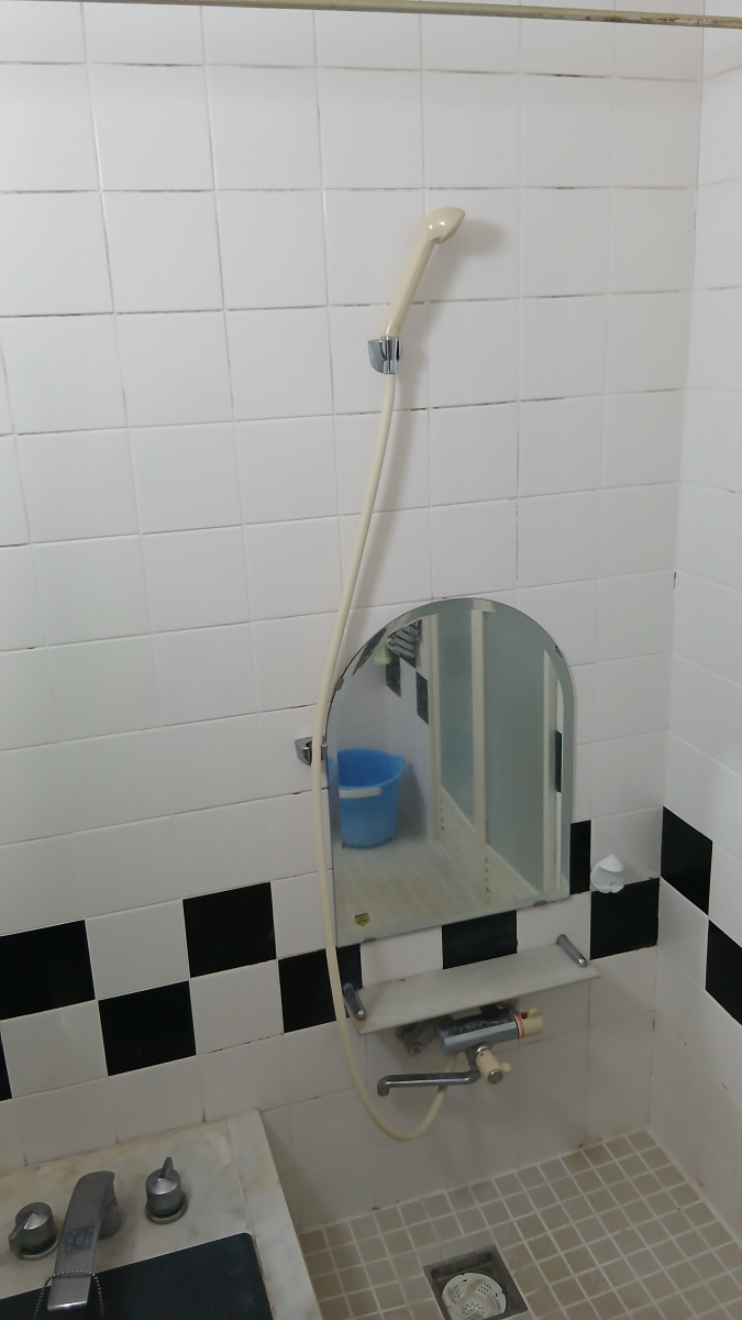 二宮トーヨー住器の【浴室リフォーム】浴室をシンプルに、使いやすさを意識したお風呂【リデア】の施工前の写真2