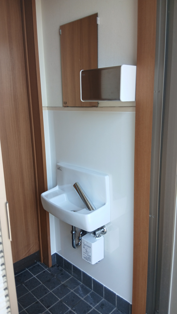 二宮トーヨー住器の【自動水栓】自動水栓で快適に、今流行りの触れずに手洗い！【手洗い器】の施工後の写真3