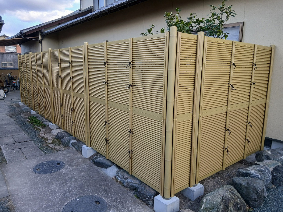 二宮トーヨー住器の【施工事例】和の趣を守りながら美しく再生｜竹垣フェンス交換工事🐼の施工後の写真1