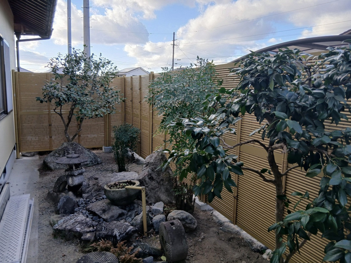 二宮トーヨー住器の【施工事例】和の趣を守りながら美しく再生｜竹垣フェンス交換工事🐼の施工後の写真3