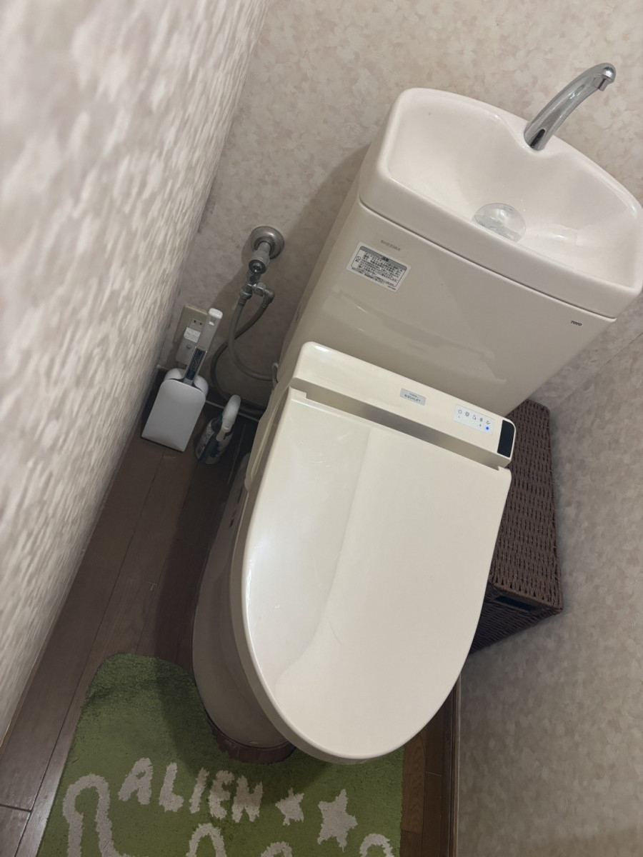 二宮トーヨー住器の【サティスS】多機能なトイレで快適な生活を【リトイレ】の施工前の写真1