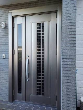 山本サッシ店 東紀州の≪大変身≫ 玄関ドアを使い易く、防犯力UPも‼の施工後の写真1