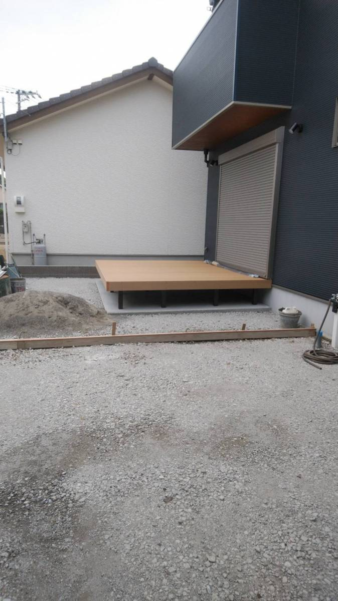 山本サッシ店 東紀州の外構が仕上がるとお家が引き締まります‼︎【㈱アサヒ住宅様現場】の施工後の写真1