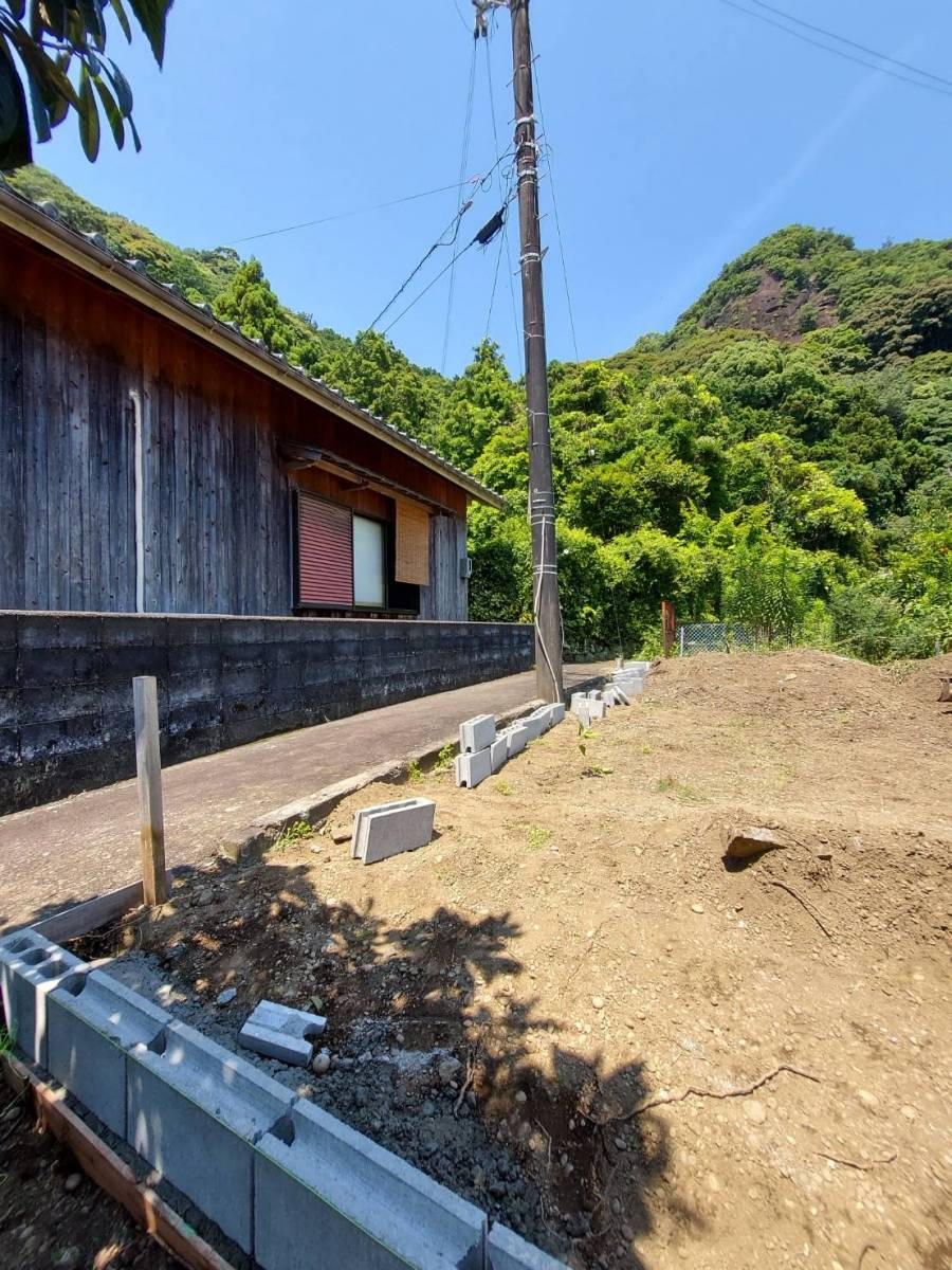 山本サッシ店 東紀州のお庭を綺麗に‼︎楽しい場所に‼︎【㈲岡﨑建築様 現場】の施工前の写真1