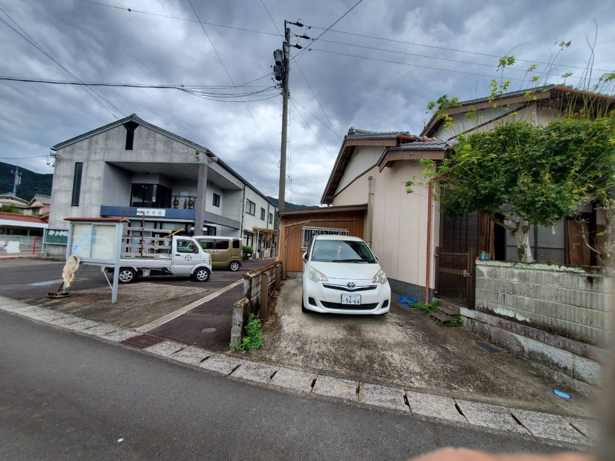 山本サッシ店 東紀州の台風被害編‥続きます💦 カーポート🚗 《仲塗装店様現場》の施工前の写真1