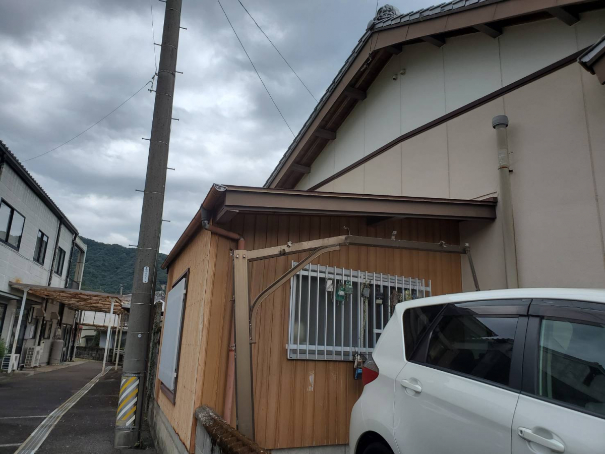 山本サッシ店 東紀州の台風被害編‥続きます💦 カーポート🚗 《仲塗装店様現場》の施工前の写真3