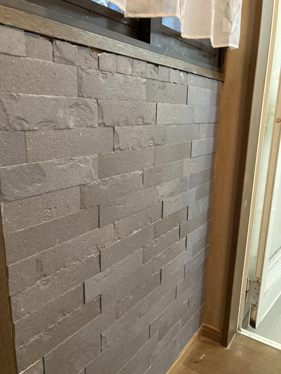 山本サッシ店 東紀州のカビだらけの壁が‥“呼吸する壁”に変身‼️のお客さまの声の写真1