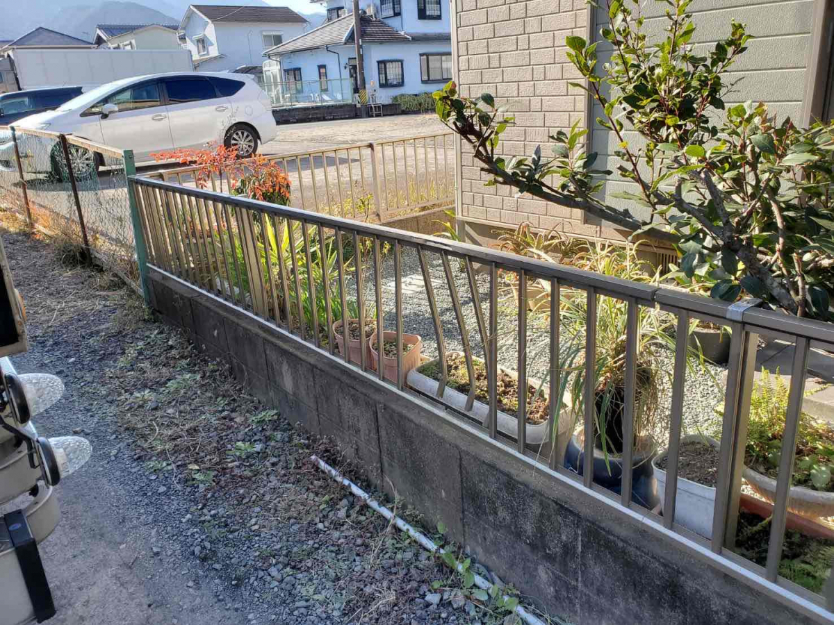 山本サッシ店 東紀州のお任せ下さい‼廃盤したフェンスも加工して取り替えます‼の施工前の写真1