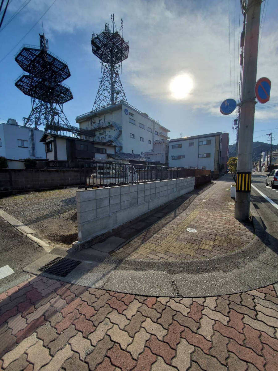 山本サッシ店 東紀州の駐車場にフェンス工事を‼️ 《畦地建築様現場》の施工後の写真1